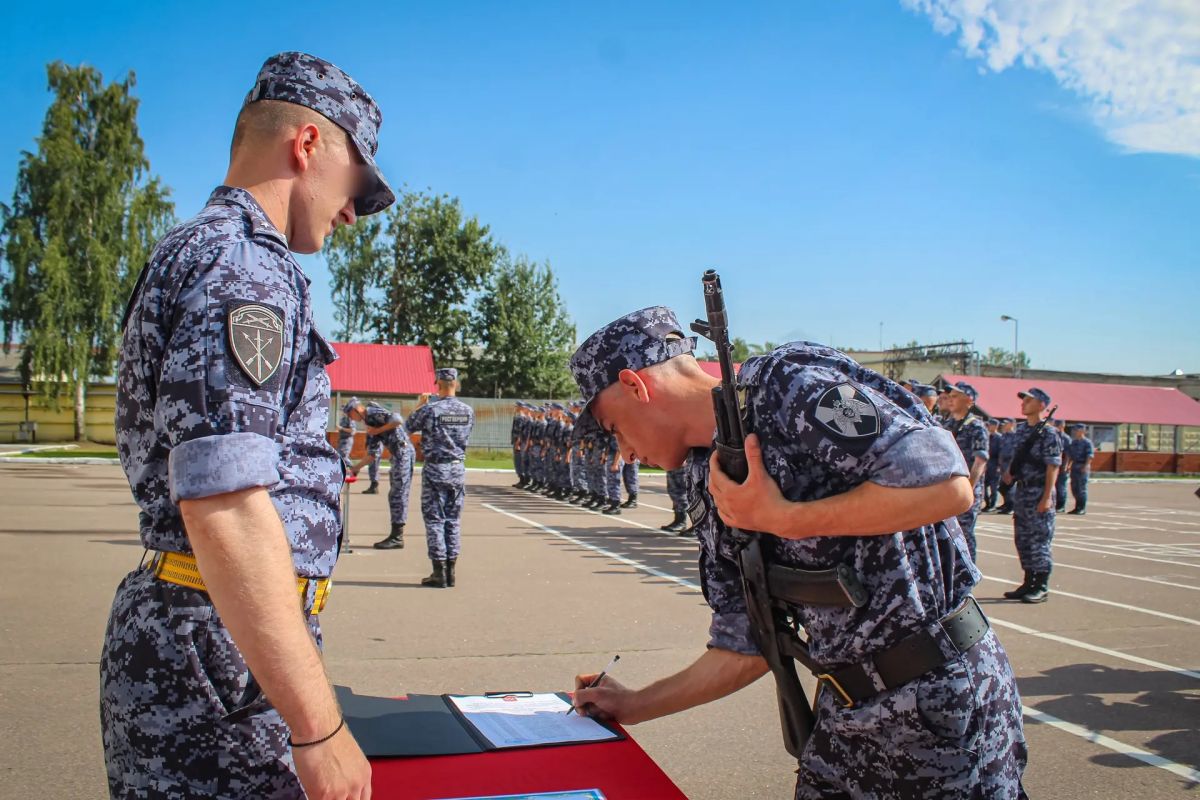 Сегодня в Санкт-Петербурге состоялась торжественная церемония принятия Военной присяги военнослужащими по призыву специального моторизованного Измайловского полка Северо-Западного округа Росгвардии Сегодня в Санкт-Петербурге состоялась торжественная церемония принятия Военной присяги военнослужащими по призыву специального моторизованного Измайловского полка Северо-Западного округа Росгвардии