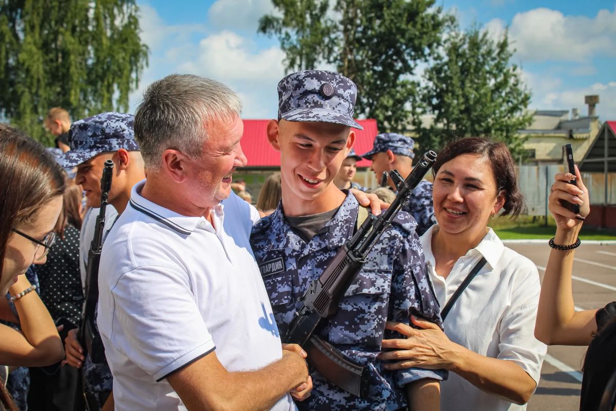 Сегодня в Санкт-Петербурге состоялась торжественная церемония принятия Военной присяги военнослужащими по призыву специального моторизованного Измайловского полка Северо-Западного округа Росгвардии Сегодня в Санкт-Петербурге состоялась торжественная церемония принятия Военной присяги военнослужащими по призыву специального моторизованного Измайловского полка Северо-Западного округа Росгвардии