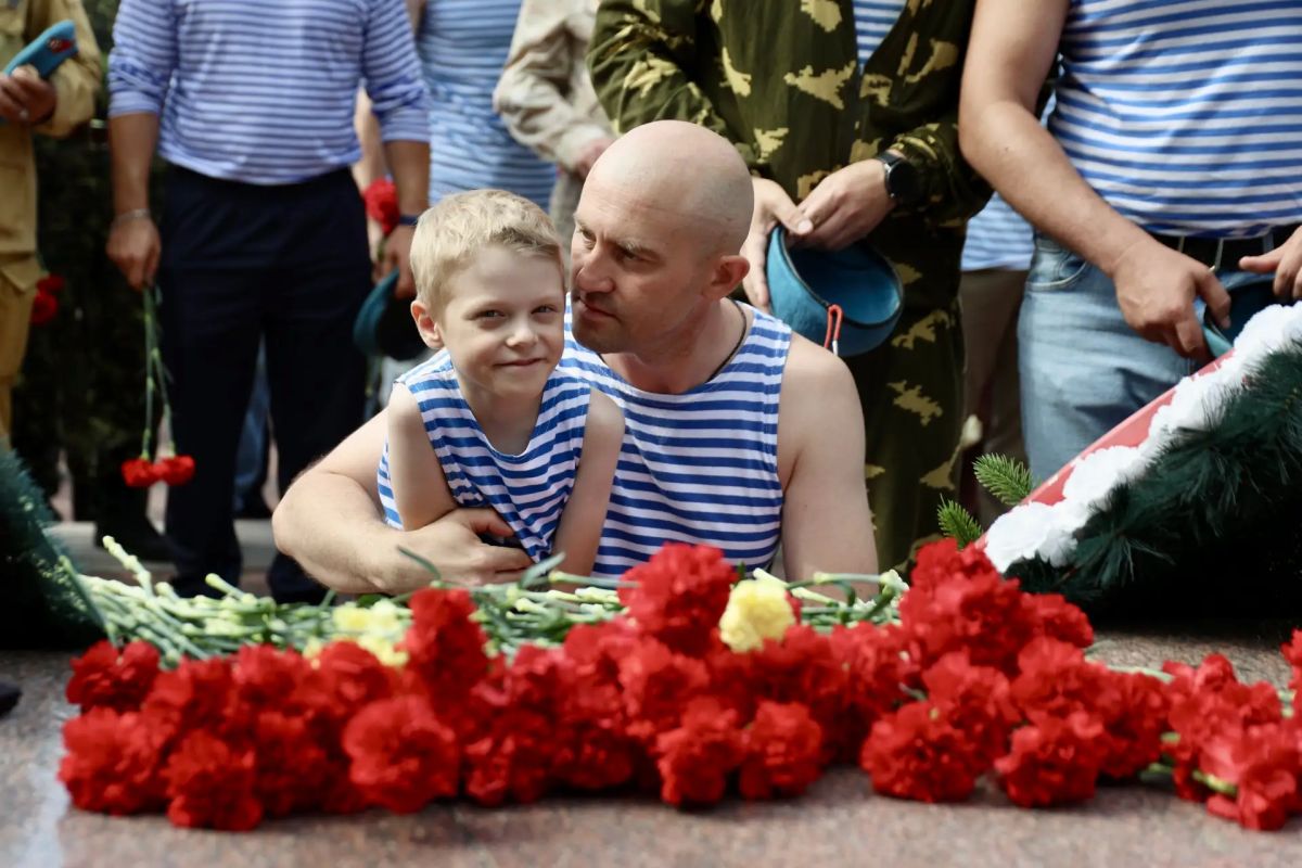 «Никто, кроме нас!»: в Сургуте отметили 96-ю годовщину Воздушно-десантных войск России «Никто, кроме нас!»: в Сургуте отметили 96-ю годовщину Воздушно-десантных войск России