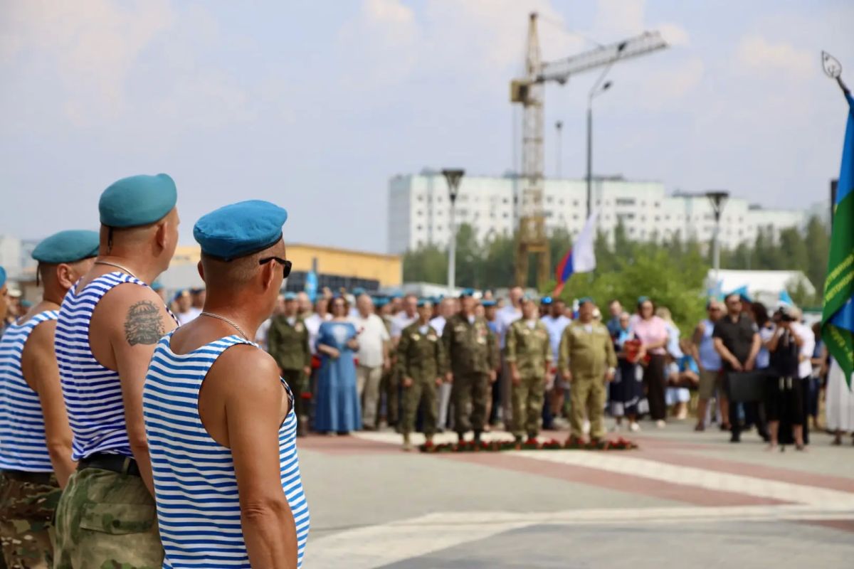 В Нижневартовске 2 августа прошли мероприятия, посвященные 96-ой годовщине образования воздушно-десантных войск России В Нижневартовске 2 августа прошли мероприятия, посвященные 96-ой годовщине образования воздушно-десантных войск России