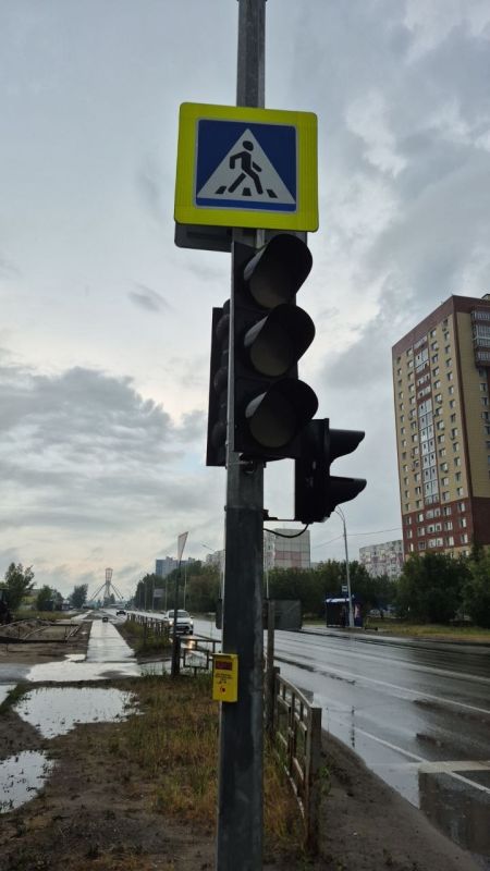 В Нижневартовске из-за мощной грозы затопило улицы В Нижневартовске из-за мощной грозы затопило улицы