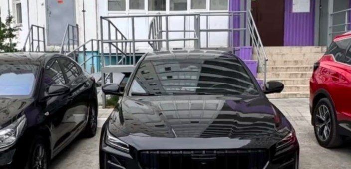 В Нижневартовске поймали двух аферистов, которые били дорогие машины ради денег В Нижневартовске поймали двух аферистов, которые били дорогие машины ради денег