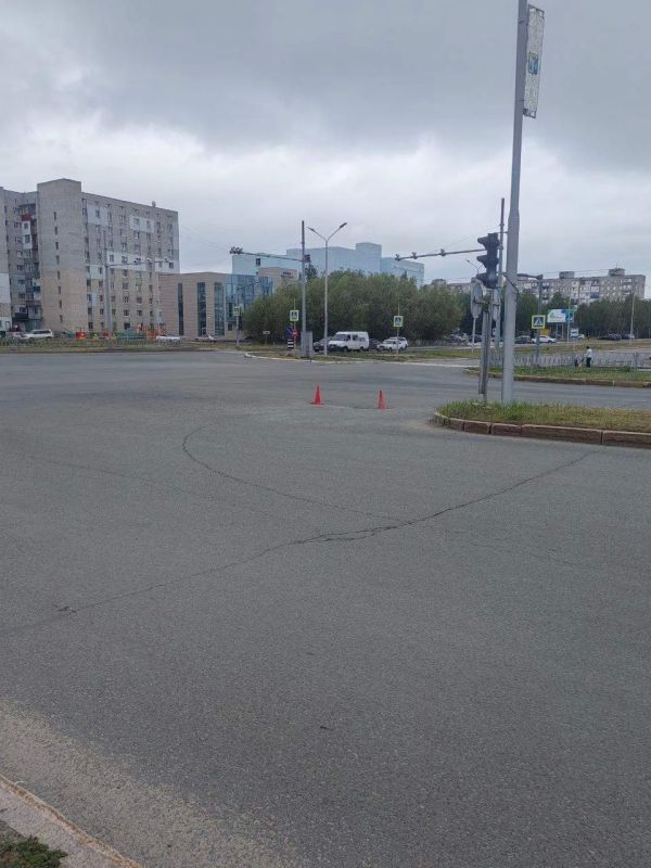Асфальт просел на перекрёстке Интер и Чапаева, сообщает подписчик