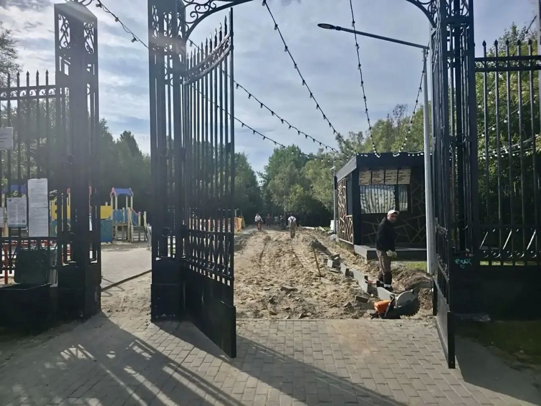 В Сургуте продолжается благоустройство парка «За Саймой» В Сургуте продолжается благоустройство парка «За Саймой»