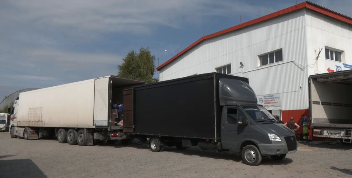 Более 40 тонн гуманитарной помощи отправили из Сургута военнослужащим в зону специальной военной операции и мирному населению Донбасса Более 40 тонн гуманитарной помощи отправили из Сургута военнослужащим в зону специальной военной операции и мирному населению Донбасса