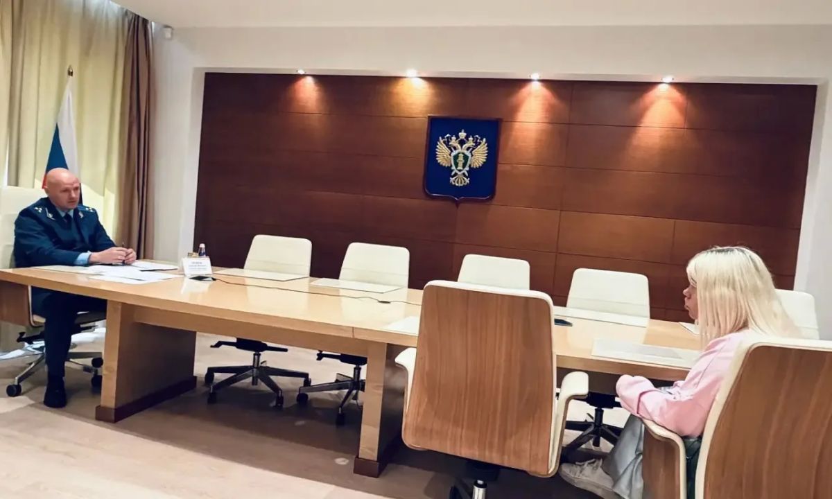 Прокурор округа Дмитрий Попов провел личный прием жителей городов Лангепаса, Мегиона, Ханты-Мансийска и Октябрьского района Прокурор округа Дмитрий Попов провел личный прием жителей городов Лангепаса, Мегиона, Ханты-Мансийска и Октябрьского района