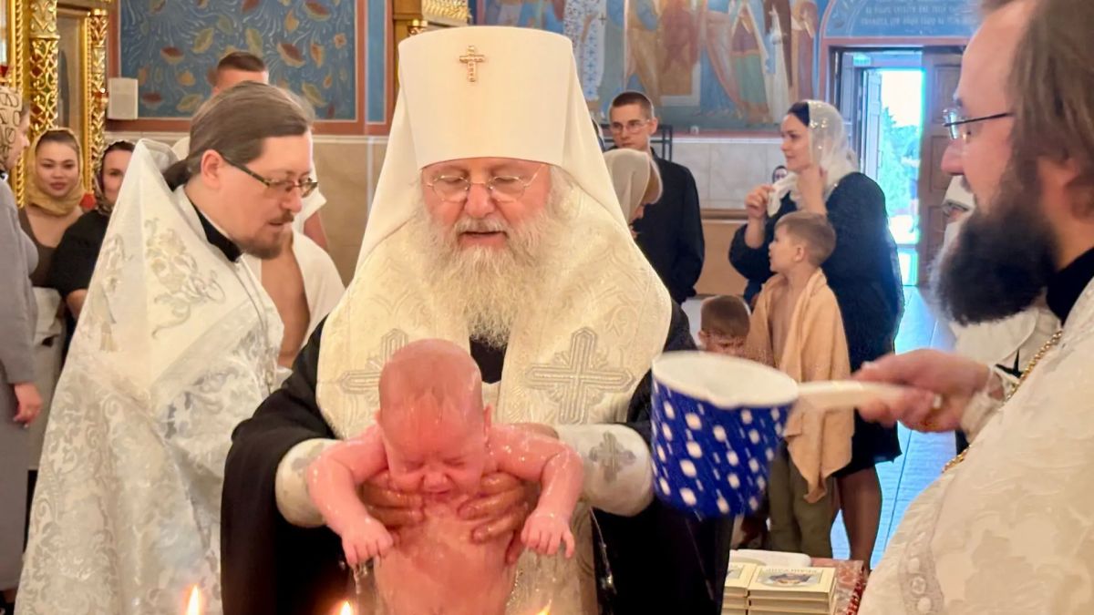 Дмитрий Кощенко: Митрополит Ханты-Мансийский и Сургутский Павел совершил таинство Крещения для детей из многодетных семей нашего города Дмитрий Кощенко: Митрополит Ханты-Мансийский и Сургутский Павел совершил таинство Крещения для детей из многодетных семей нашего города