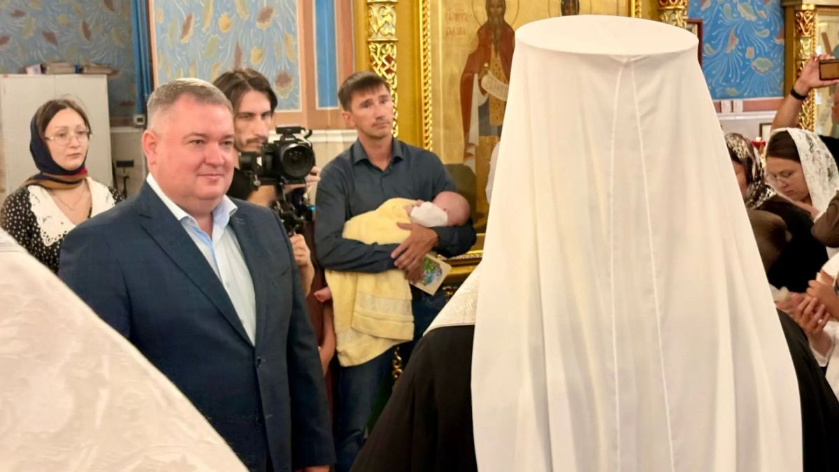 Дмитрий Кощенко: Митрополит Ханты-Мансийский и Сургутский Павел совершил таинство Крещения для детей из многодетных семей нашего города Дмитрий Кощенко: Митрополит Ханты-Мансийский и Сургутский Павел совершил таинство Крещения для детей из многодетных семей нашего города