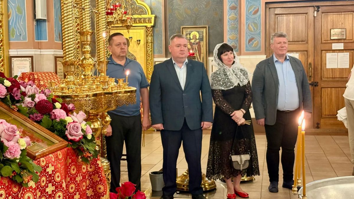 Дмитрий Кощенко: Митрополит Ханты-Мансийский и Сургутский Павел совершил таинство Крещения для детей из многодетных семей нашего города Дмитрий Кощенко: Митрополит Ханты-Мансийский и Сургутский Павел совершил таинство Крещения для детей из многодетных семей нашего города