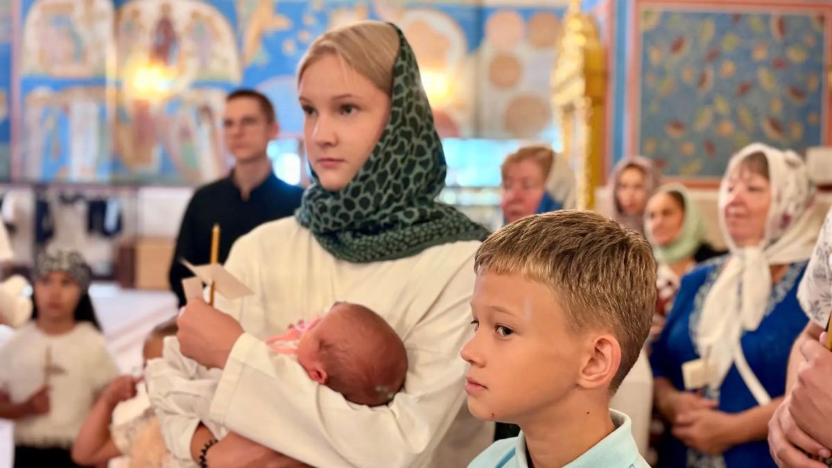Дмитрий Кощенко: Митрополит Ханты-Мансийский и Сургутский Павел совершил таинство Крещения для детей из многодетных семей нашего города Дмитрий Кощенко: Митрополит Ханты-Мансийский и Сургутский Павел совершил таинство Крещения для детей из многодетных семей нашего города