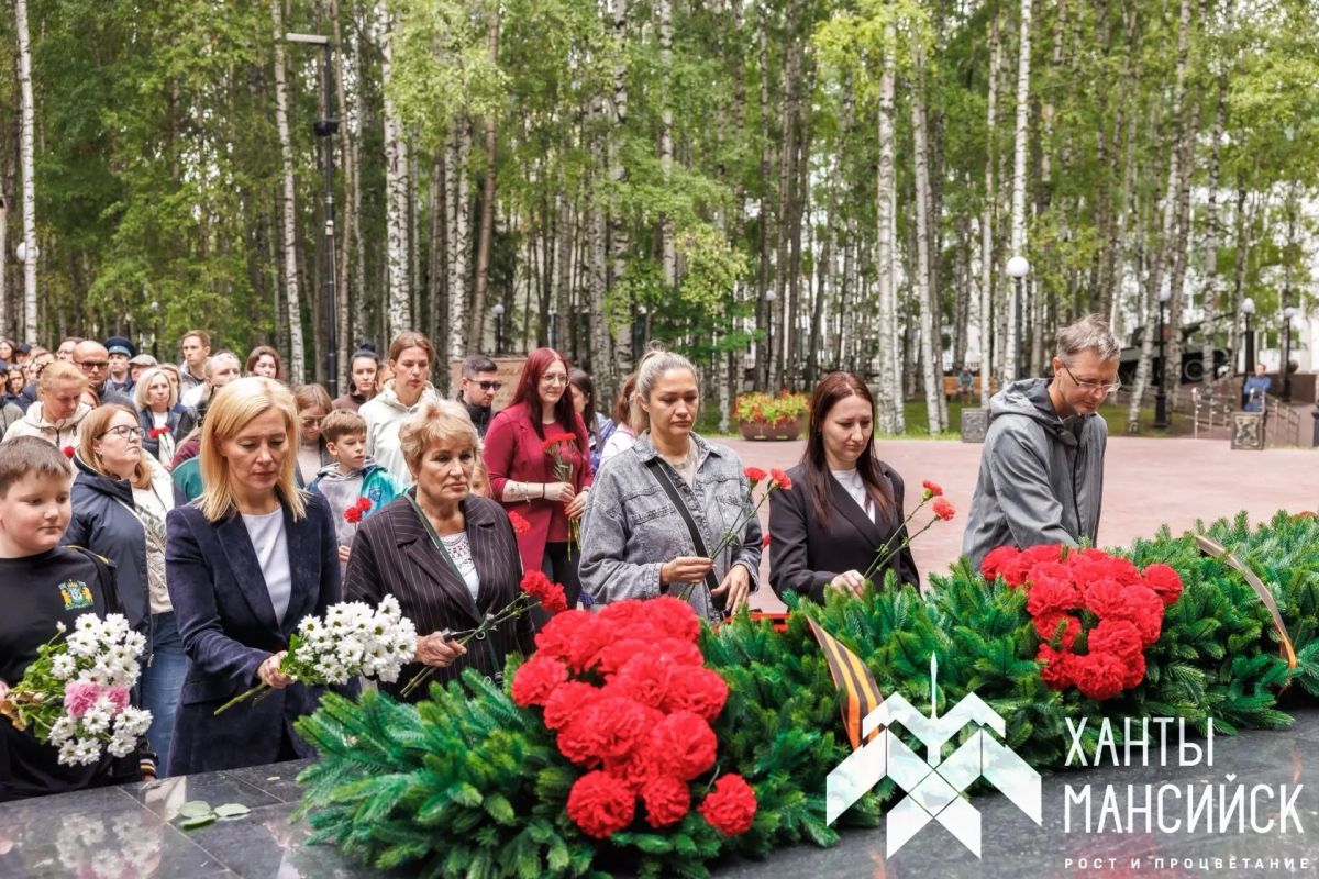 В Парке Победы прошла церемония возложения цветов, приуроченная ко Дню окончания Ленинградской битвы В Парке Победы прошла церемония возложения цветов, приуроченная ко Дню окончания Ленинградской битвы