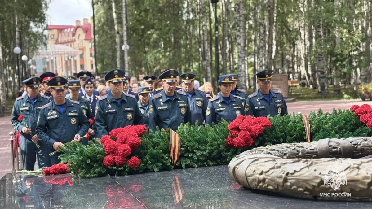 В День окончания Ленинградской битвы в Югре прошла церемония возложения цветов В День окончания Ленинградской битвы в Югре прошла церемония возложения цветов