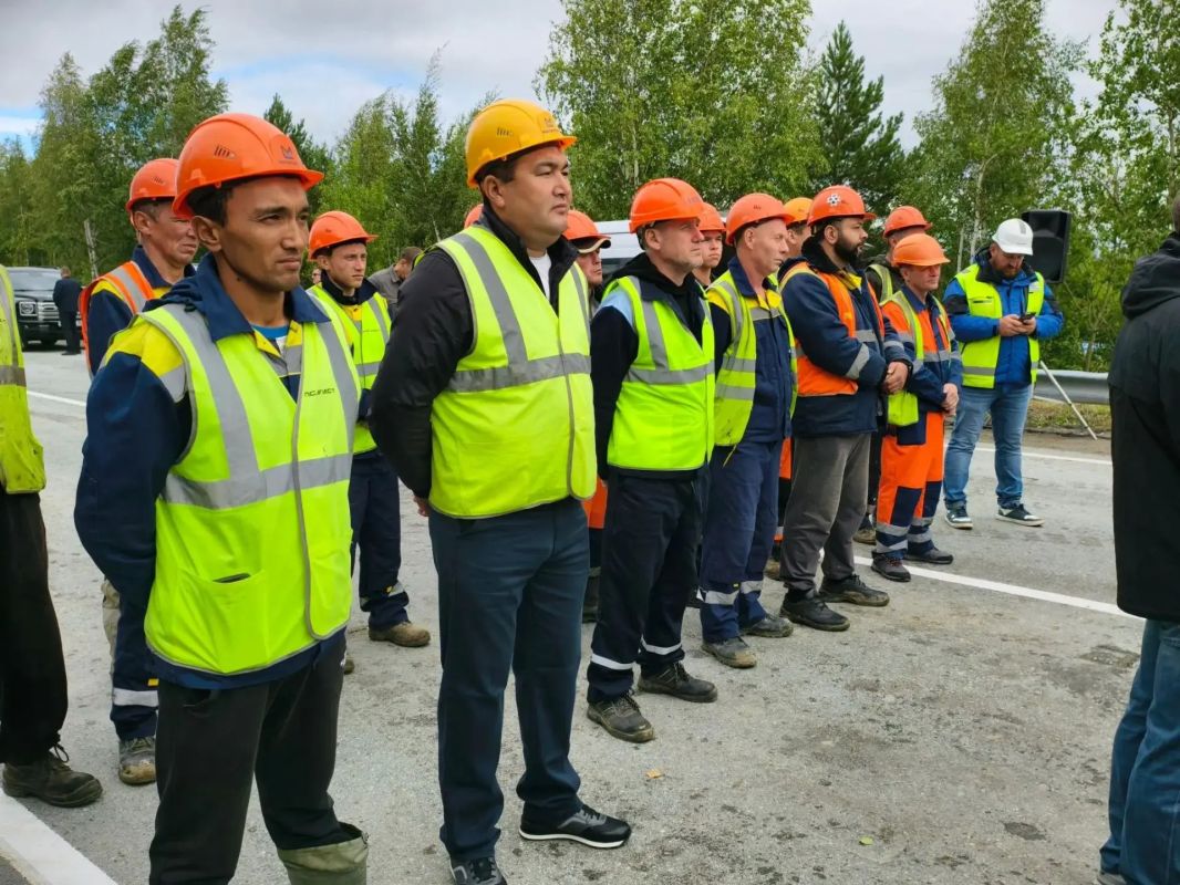 В день строителя в Нижневартовске с опережением графика на 4 месяца открыли путепровод Восточный объезд Нижневартовска В день строителя в Нижневартовске с опережением графика на 4 месяца открыли путепровод Восточный объезд Нижневартовска