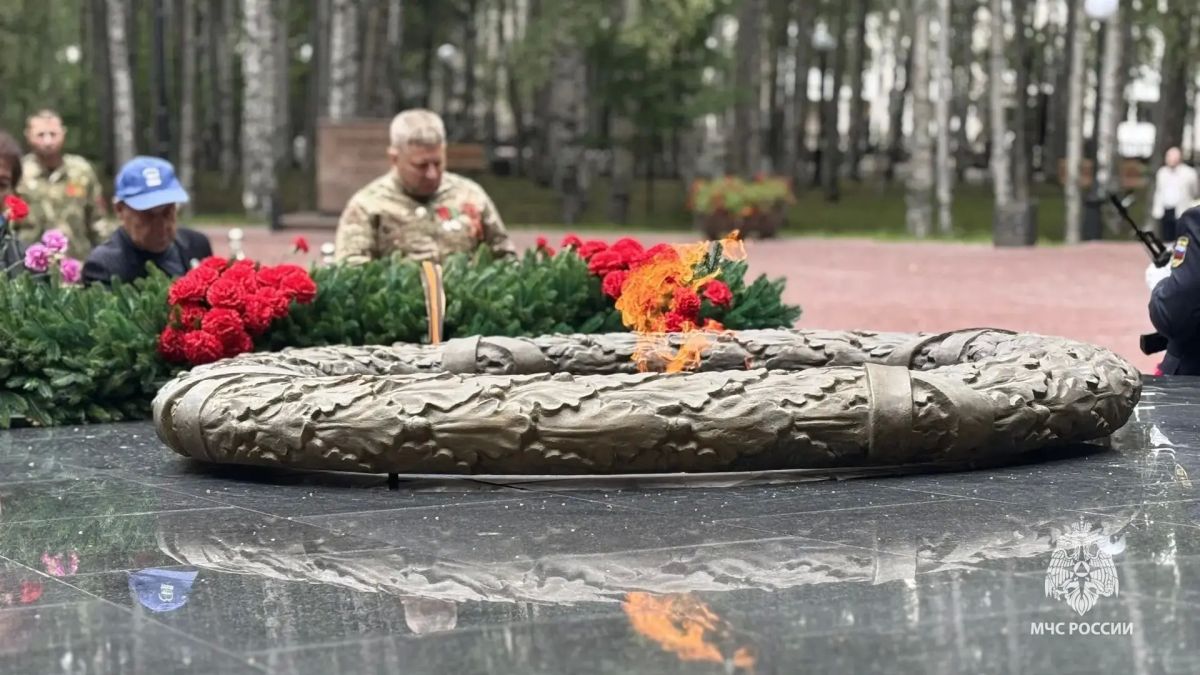 В День окончания Ленинградской битвы в Югре прошла церемония возложения цветов В День окончания Ленинградской битвы в Югре прошла церемония возложения цветов