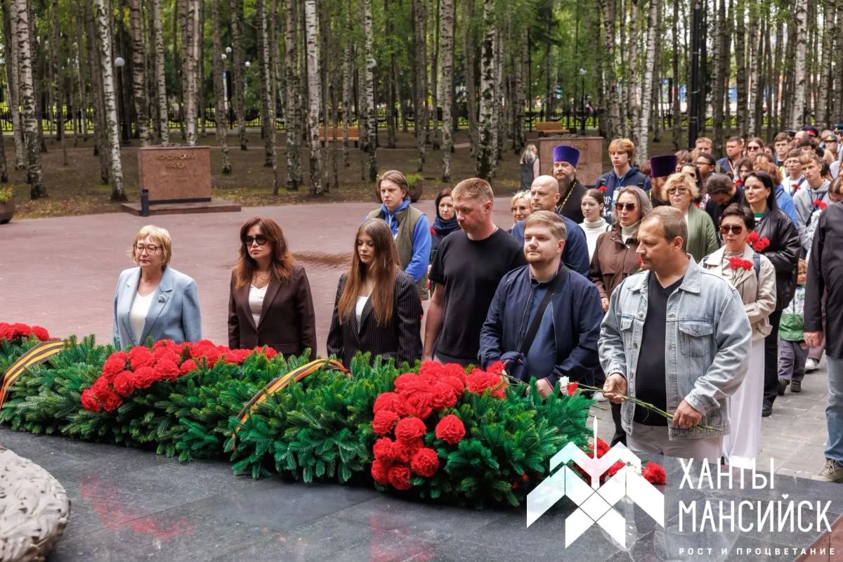 В Парке Победы прошла церемония возложения цветов, приуроченная ко Дню окончания Ленинградской битвы В Парке Победы прошла церемония возложения цветов, приуроченная ко Дню окончания Ленинградской битвы