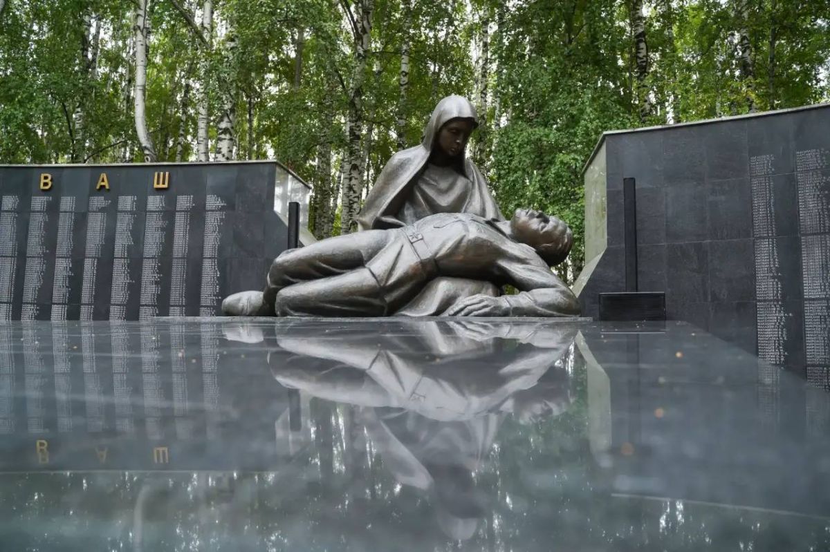 В День окончания Ленинградской битвы, сотрудники следственного управления возложили цветы к Мемориалу Славы в Парке Победы г.Ханты-Мансийска В День окончания Ленинградской битвы, сотрудники следственного управления возложили цветы к Мемориалу Славы в Парке Победы г.Ханты-Мансийска