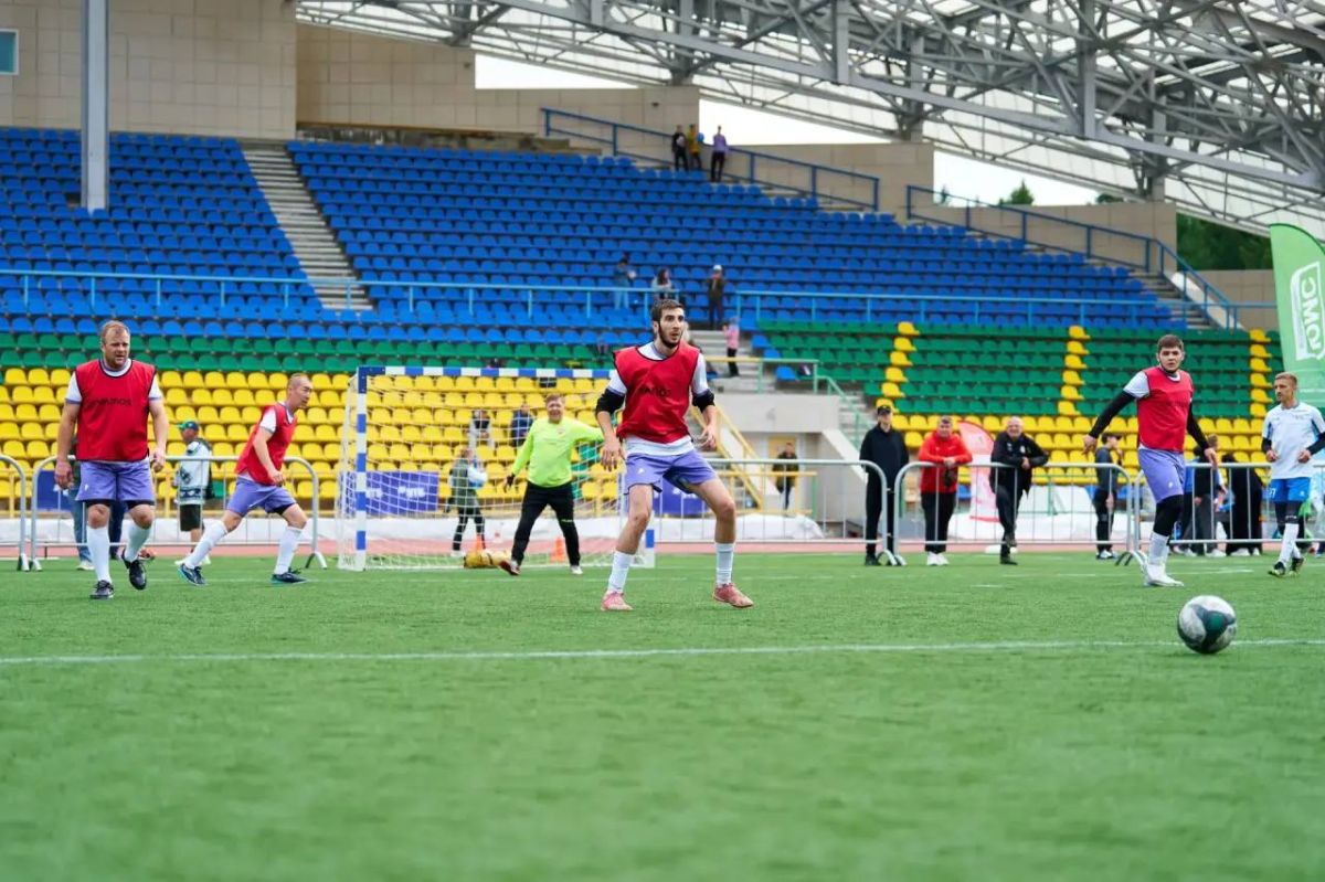 На фестивале спорта, приуроченном ко Дню физкультурника, руководитель следственного управления генерал-майор юстиции Михаил Мокшин вручил ведомственные награды представителям спортивного сообщества за содействие СК России в... На фестивале спорта, приуроченном ко Дню физкультурника, руководитель следственного управления генерал-майор юстиции Михаил Мокшин вручил ведомственные награды представителям спортивного сообщества за содействие СК России в...