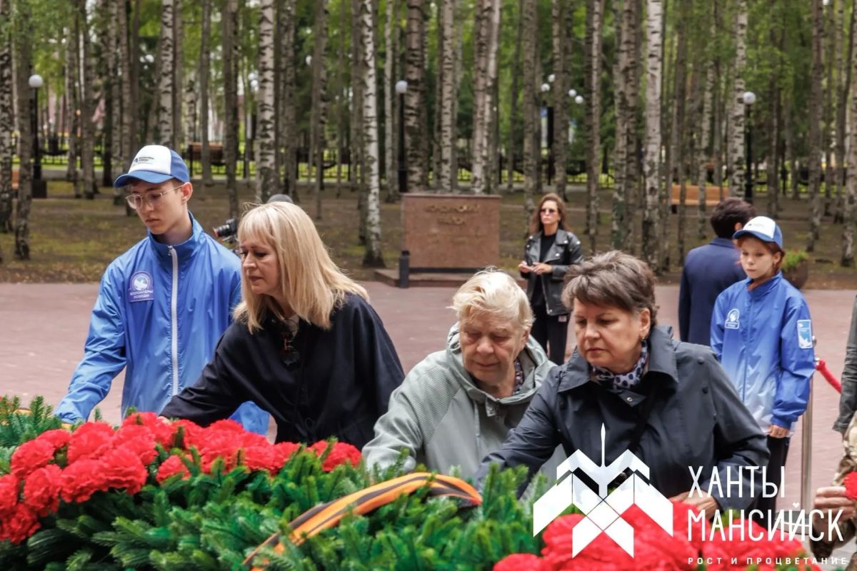 В Парке Победы прошла церемония возложения цветов, приуроченная ко Дню окончания Ленинградской битвы В Парке Победы прошла церемония возложения цветов, приуроченная ко Дню окончания Ленинградской битвы