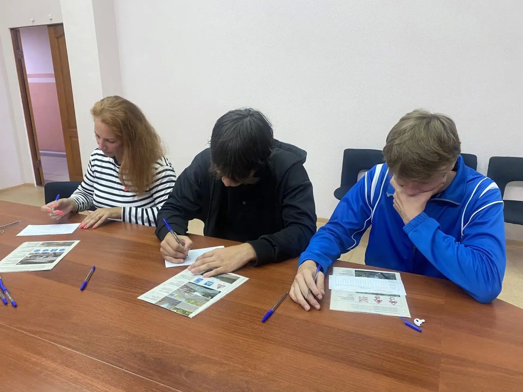 Мотоциклисты и госавтоинспекторы аппарата Управления встретились за круглым столом Мотоциклисты и госавтоинспекторы аппарата Управления встретились за круглым столом