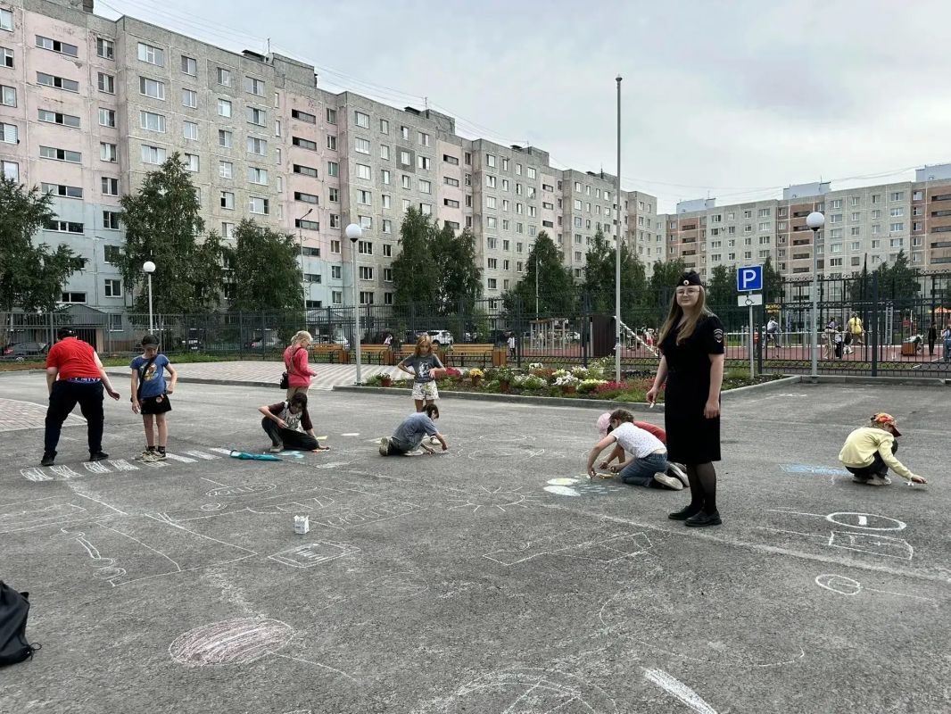 В Югре проходит масштабная социальная кампания под лозунгом «ПДД — в приоритете» В Югре проходит масштабная социальная кампания под лозунгом «ПДД — в приоритете»