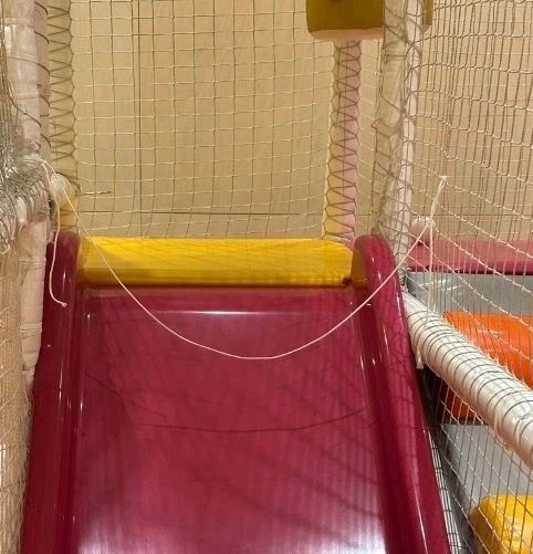 В Сургуте по поручению руководителя следственного управления возбуждено уголовное дело по факту травмирования ребенка в игровой зоне кафе В Сургуте по поручению руководителя следственного управления возбуждено уголовное дело по факту травмирования ребенка в игровой зоне кафе
