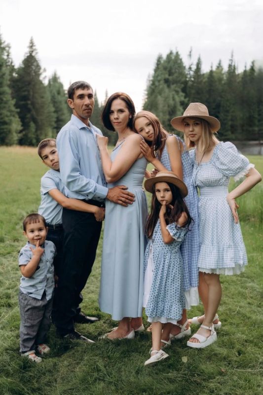 История любви и испытаний. В 2010 году на чужой свадьбе они стояли по разные стороны праздничного стола История любви и испытаний. В 2010 году на чужой свадьбе они стояли по разные стороны праздничного стола