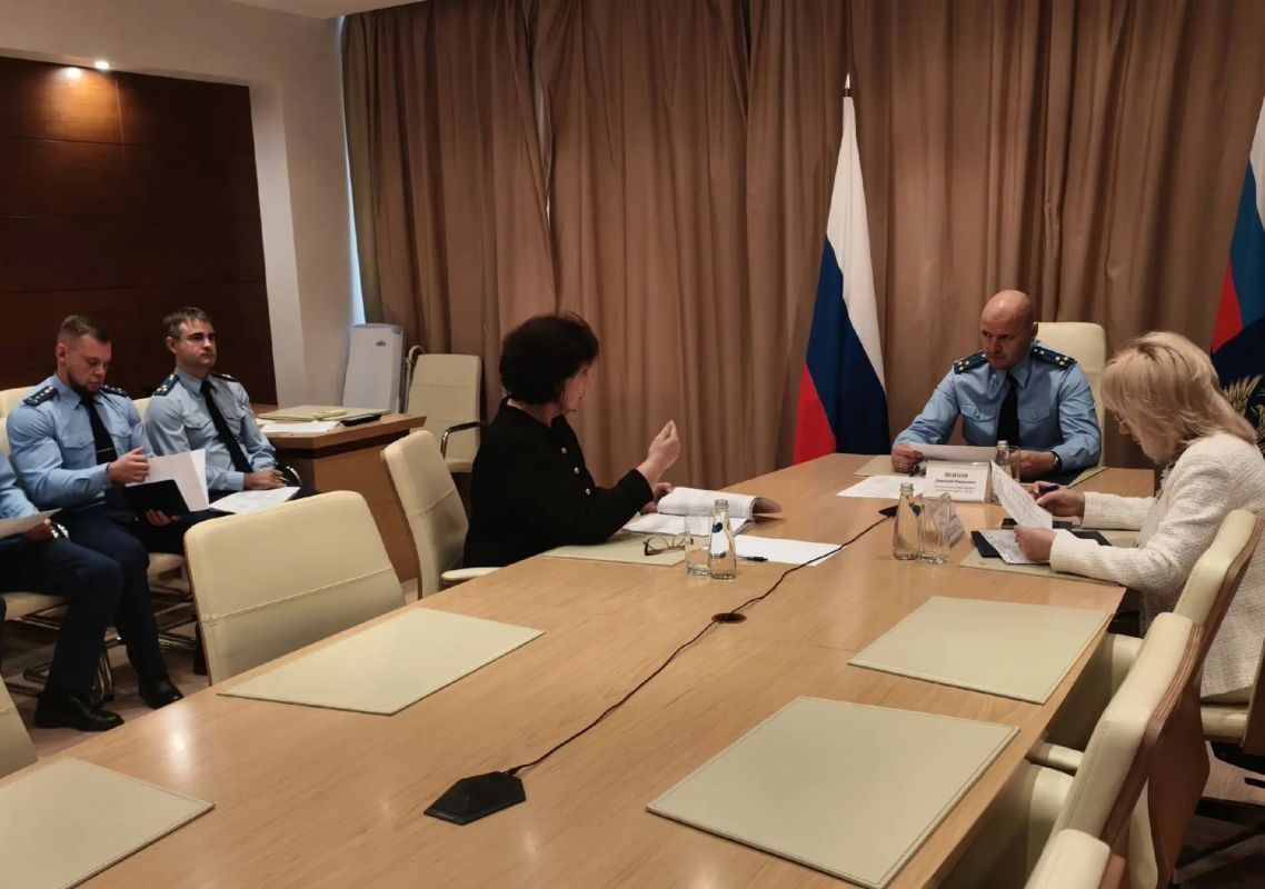 Прокурор автономного округа Дмитрий Попов совместно с Уполномоченным по защите прав предпринимателей Ириной Каск провели тематический личный прием Прокурор автономного округа Дмитрий Попов совместно с Уполномоченным по защите прав предпринимателей Ириной Каск провели тематический личный прием
