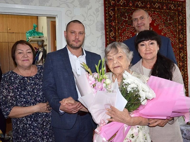 Сегодня в Мегионе особенный праздник: 95-летний юбилей отмечает уважаемая труженица тыла Нина Павловна Фирсова!