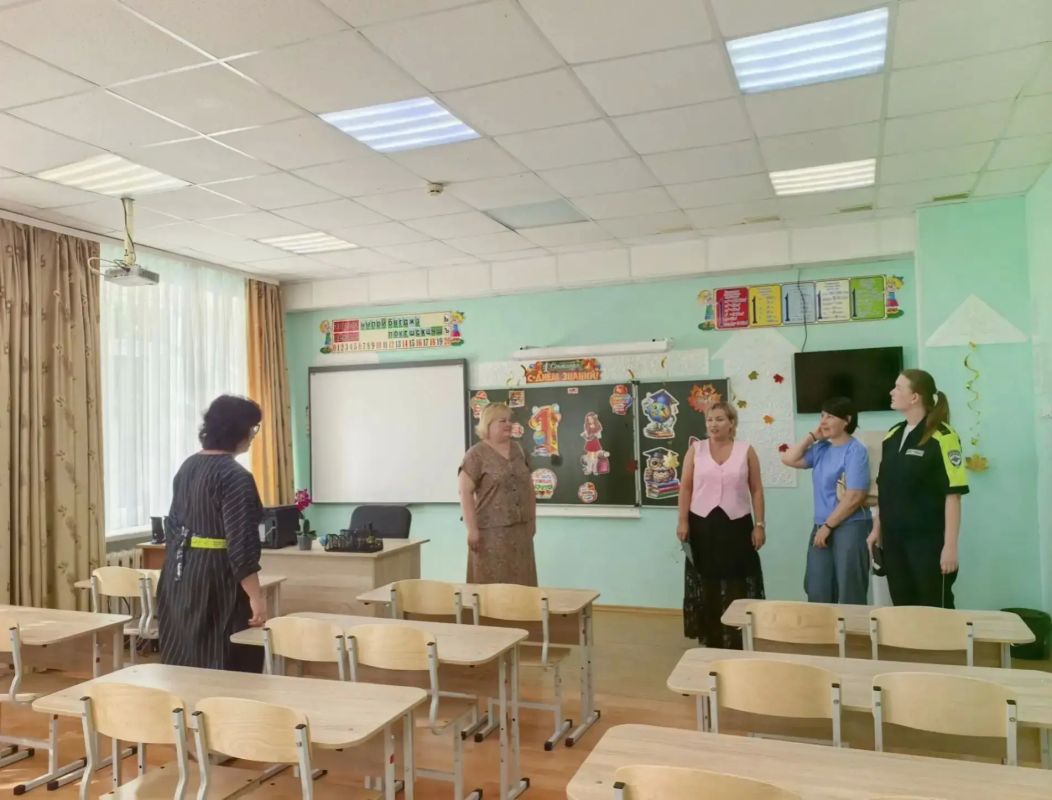 Госавтоинспекторы округа проверяют готовность школ к новому учебному году Госавтоинспекторы округа проверяют готовность школ к новому учебному году