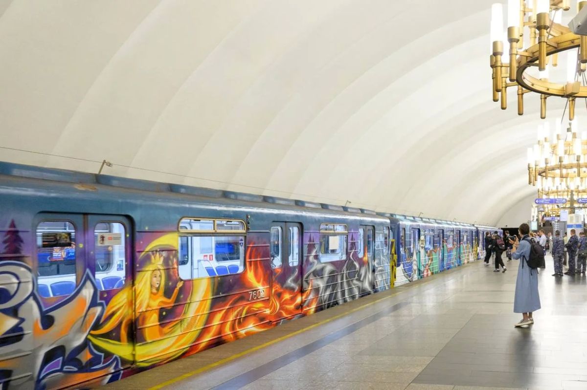 В петербургской подземке теперь можно встретить мифического зверя из хантыйских сказаний В петербургской подземке теперь можно встретить мифического зверя из хантыйских сказаний