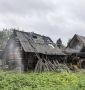 Пожарные Центроспаса тушили баню под проливным дождем