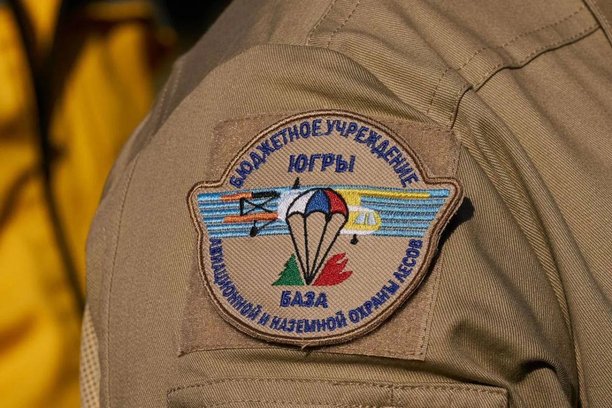 Губернатор Югры встретился с авиапожарными Кондинского района и поблагодарил их за работу Губернатор Югры встретился с авиапожарными Кондинского района и поблагодарил их за работу