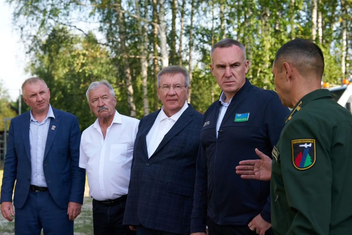 Руслан Кухарук встретился с авиапожарными Кондинского района Руслан Кухарук встретился с авиапожарными Кондинского района