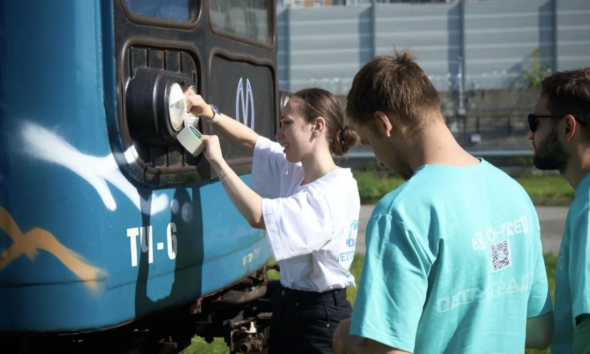Вагон с символами Югры вышел на линию метро в Северной столице Вагон с символами Югры вышел на линию метро в Северной столице