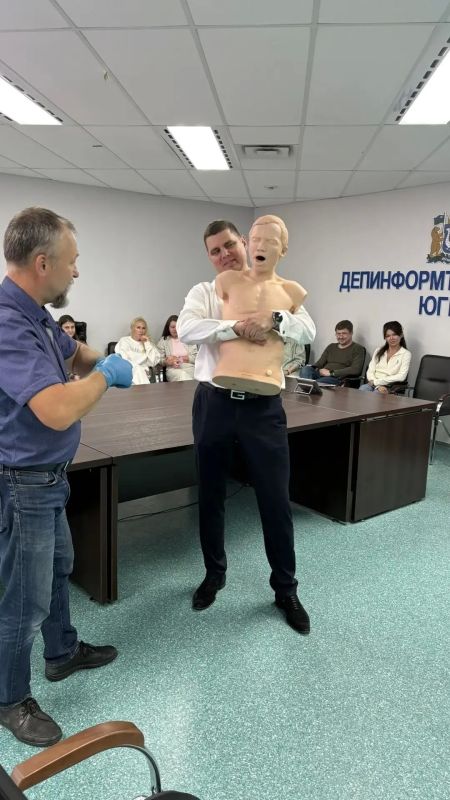 Готовность действовать и не оставаться в стороне: сотрудники Депинформтехнологий Югры освоили навыки первой помощи Готовность действовать и не оставаться в стороне: сотрудники Депинформтехнологий Югры освоили навыки первой помощи