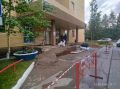 В городской поликлинике №2 наконец-то начали ремонтировать крыльцо