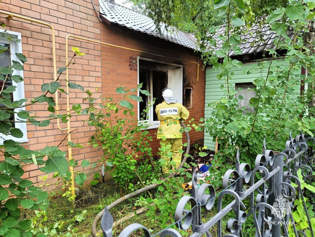 Пожар в частном секторе Югорска ликвидирован огнеборцами Югры Пожар в частном секторе Югорска ликвидирован огнеборцами Югры