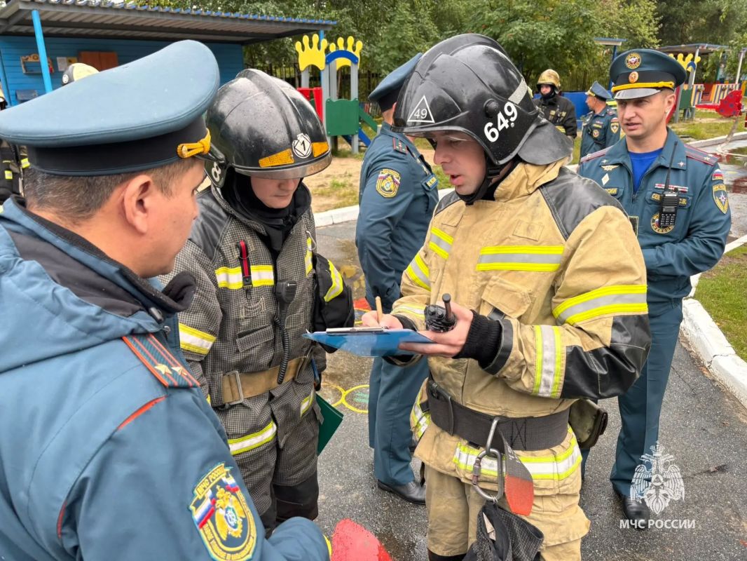 Огнеборцы Сургута проверили готовность детского сада в Барсово к экстренным ситуациям Огнеборцы Сургута проверили готовность детского сада в Барсово к экстренным ситуациям