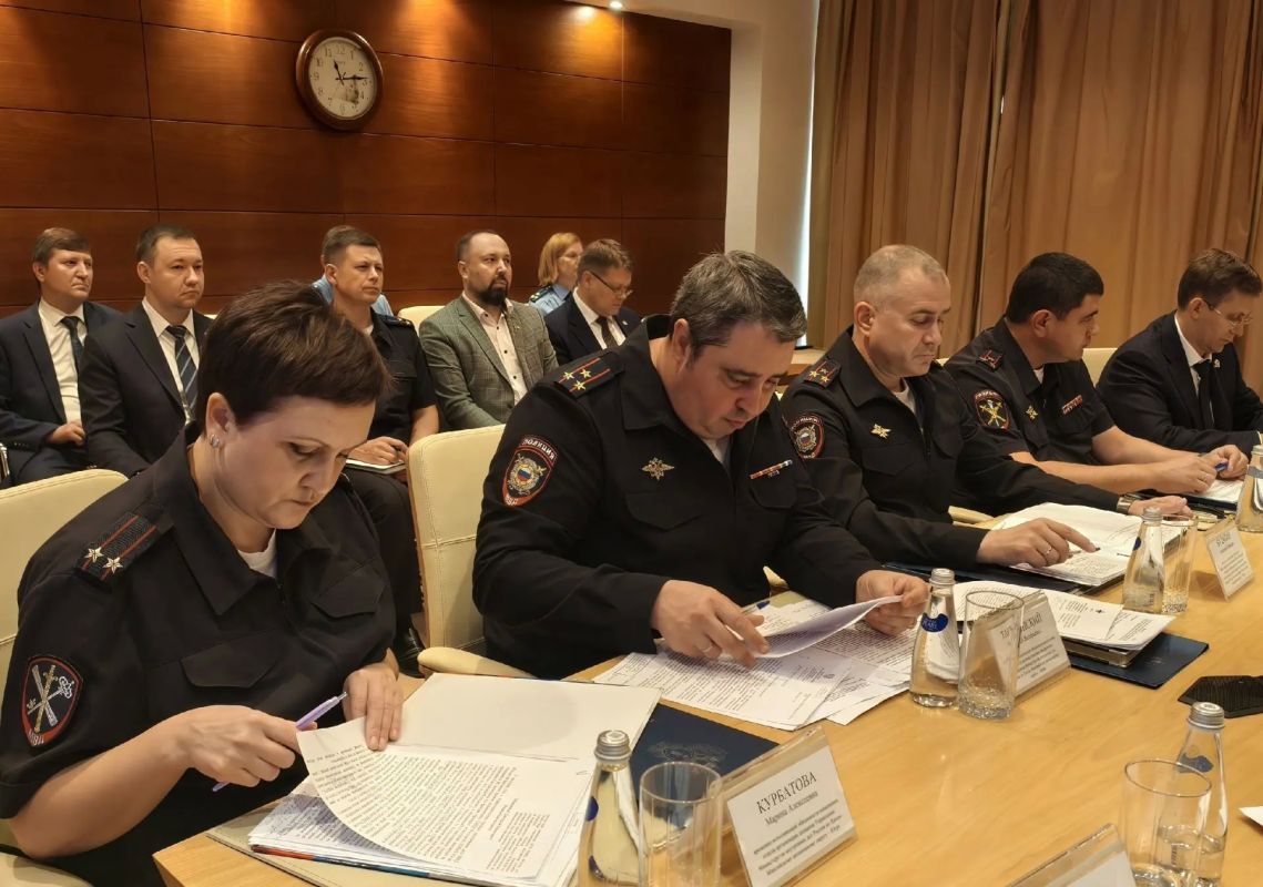 Под председательством прокурора автономного округа Дмитрия Попова состоялось заседание межведомственной рабочей группы Под председательством прокурора автономного округа Дмитрия Попова состоялось заседание межведомственной рабочей группы