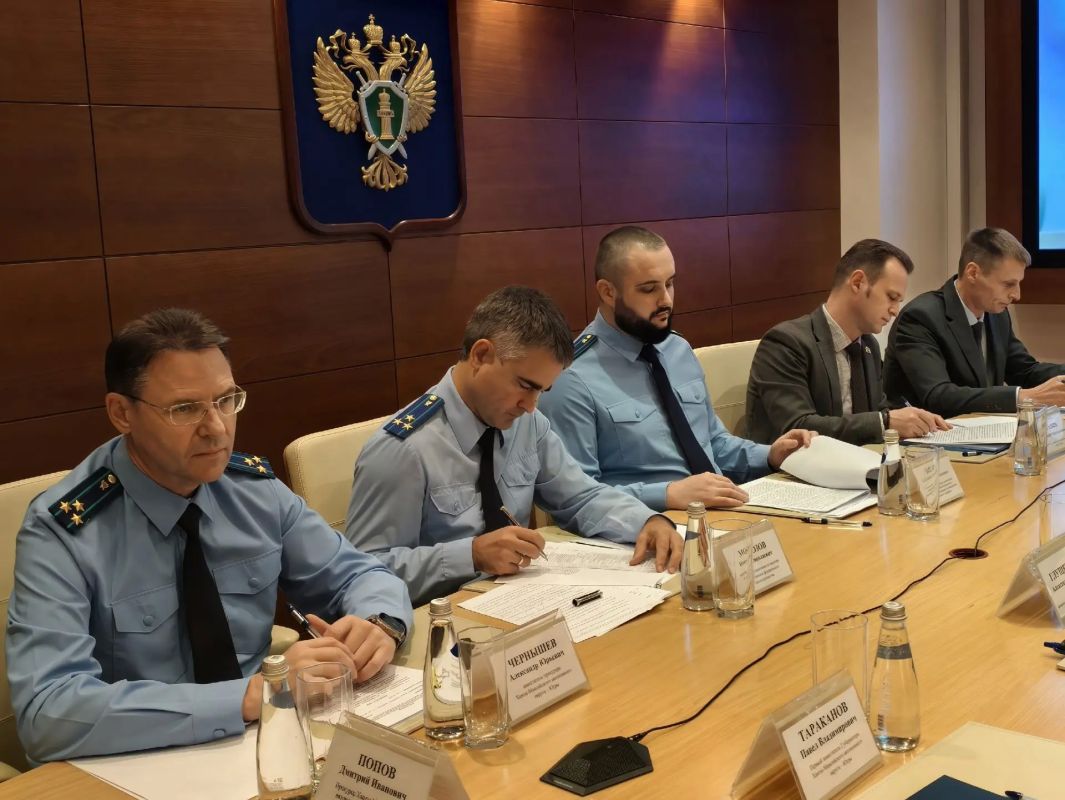 Под председательством прокурора автономного округа Дмитрия Попова состоялось заседание межведомственной рабочей группы Под председательством прокурора автономного округа Дмитрия Попова состоялось заседание межведомственной рабочей группы