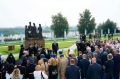 Памятник царской семье Романовых освятили на территории будущего храма в Сургутском районе