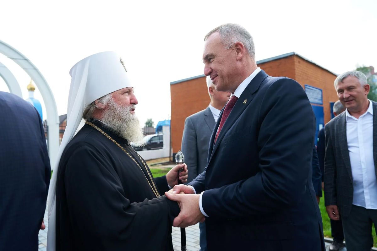 В Белом Яре открыли памятник Святым Царственным Страстотерпцам В Белом Яре открыли памятник Святым Царственным Страстотерпцам