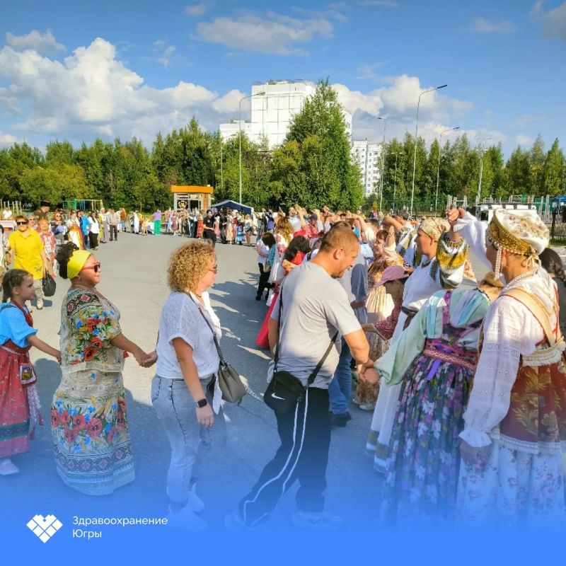 Доноры и сотрудники Службы крови присоединились ко Всероссийскому хороводу Доноры и сотрудники Службы крови присоединились ко Всероссийскому хороводу