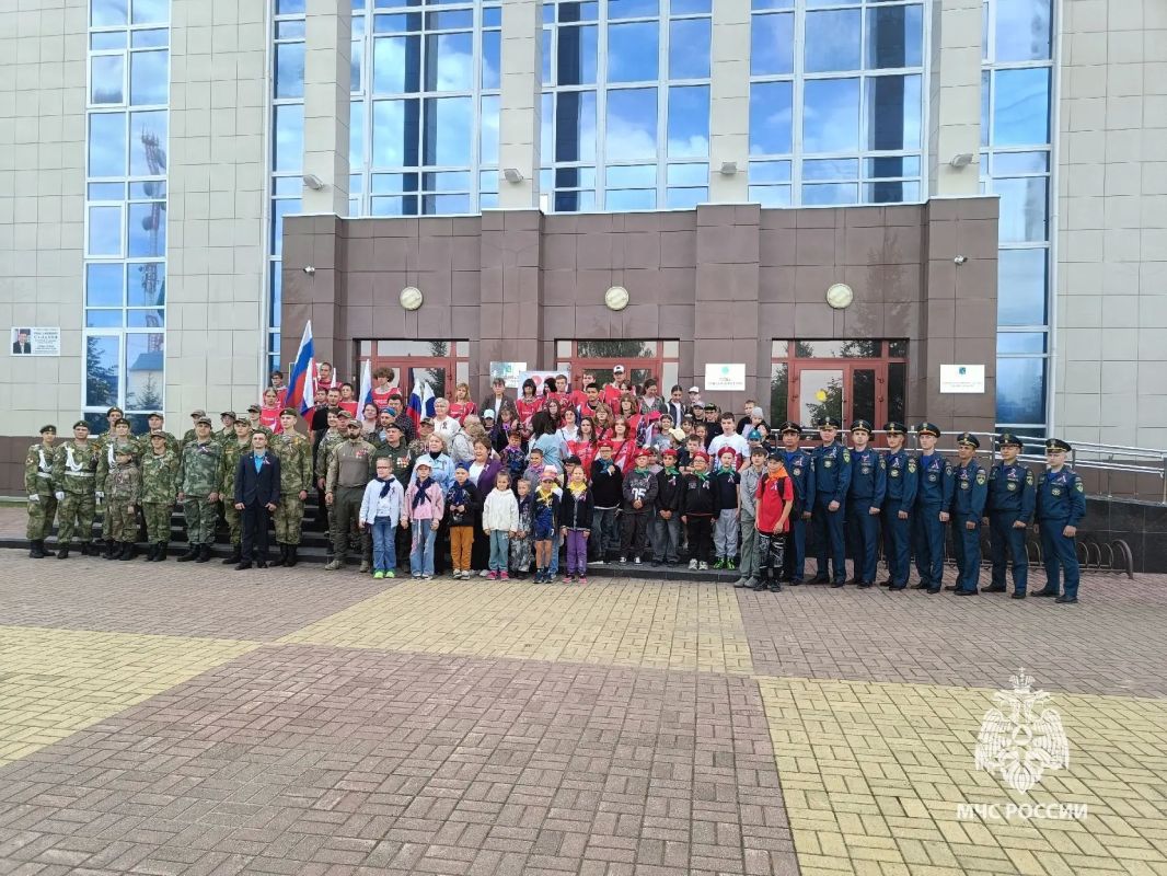 По всему округу прошли торжества в честь Дня Государственного флага РФ По всему округу прошли торжества в честь Дня Государственного флага РФ