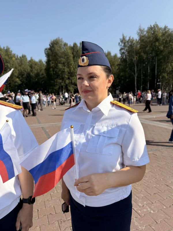 ПОД ФЛАГОМ МОЕЙ СТРАНЫ. Сотрудники следственного управления СК России по Ханты-Мансийскому автономному округу — Югре приняли участие в митинге-концерте «Под флагом моей страны», посвящённом Дню Государственного флага... ПОД ФЛАГОМ МОЕЙ СТРАНЫ. Сотрудники следственного управления СК России по Ханты-Мансийскому автономному округу — Югре приняли участие в митинге-концерте «Под флагом моей страны», посвящённом Дню Государственного флага...
