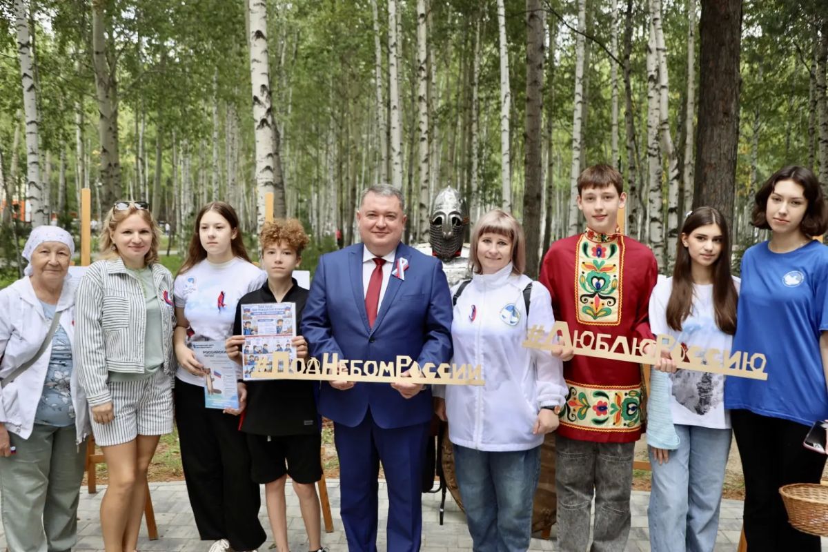 Дмитрий Кощенко: В Парке Победы сегодня развернулся двойной праздник! Был рад поздравить земляков с Днём государственного флага и принять участие в открытии городского семейного фестиваля «Праздник урожая»! Дмитрий Кощенко: В Парке Победы сегодня развернулся двойной праздник! Был рад поздравить земляков с Днём государственного флага и принять участие в открытии городского семейного фестиваля «Праздник урожая»!
