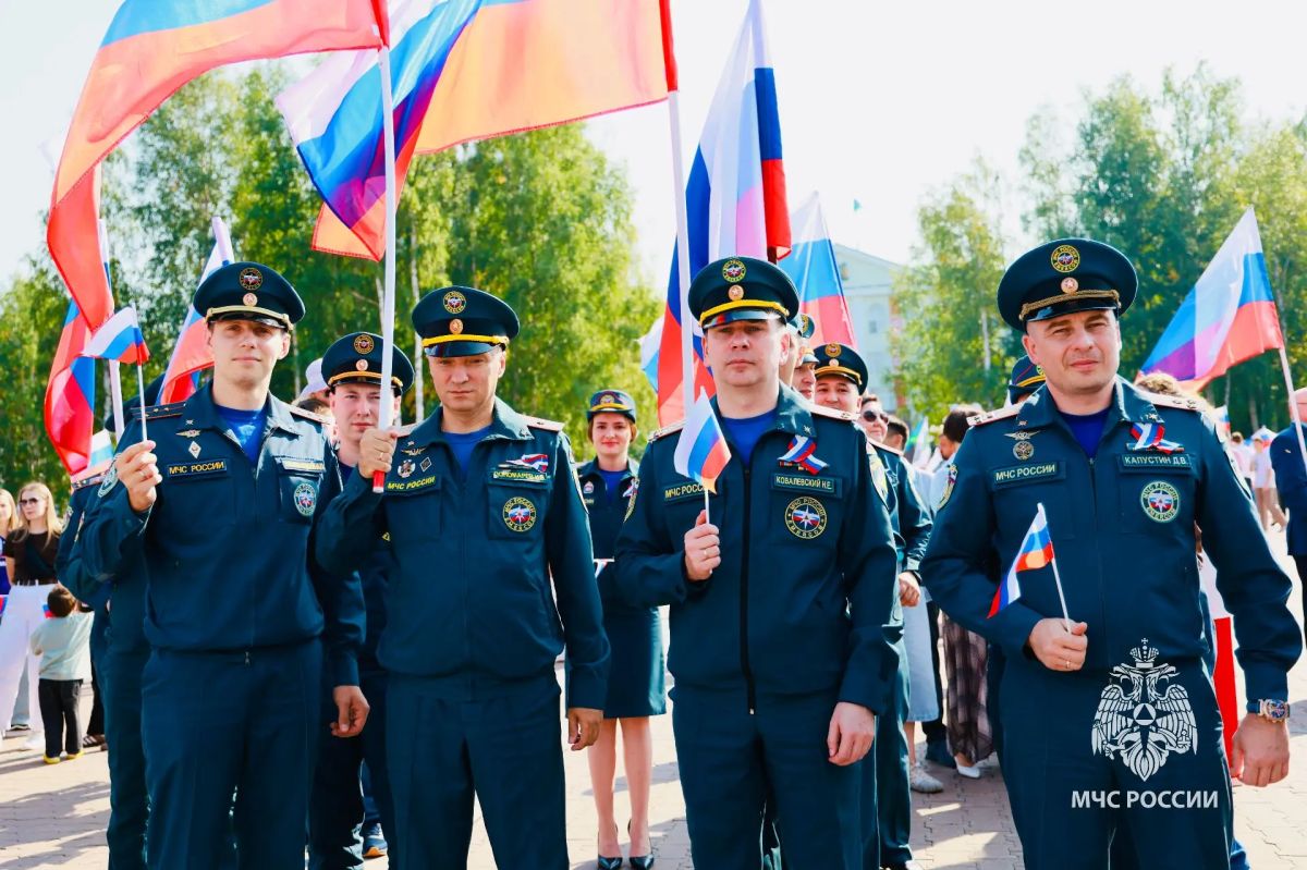 По всему округу прошли торжества в честь Дня Государственного флага РФ По всему округу прошли торжества в честь Дня Государственного флага РФ