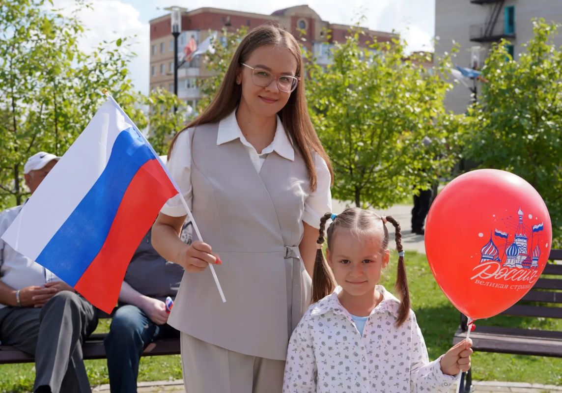 Югра отметила День Государственного флага России Югра отметила День Государственного флага России
