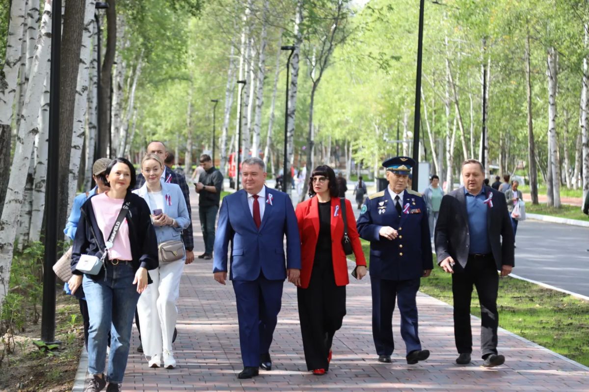 Дмитрий Кощенко: В Парке Победы сегодня развернулся двойной праздник! Был рад поздравить земляков с Днём государственного флага и принять участие в открытии городского семейного фестиваля «Праздник урожая»! Дмитрий Кощенко: В Парке Победы сегодня развернулся двойной праздник! Был рад поздравить земляков с Днём государственного флага и принять участие в открытии городского семейного фестиваля «Праздник урожая»!