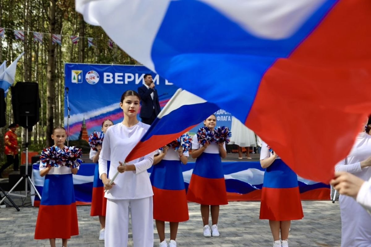 Дмитрий Кощенко: В Парке Победы сегодня развернулся двойной праздник! Был рад поздравить земляков с Днём государственного флага и принять участие в открытии городского семейного фестиваля «Праздник урожая»! Дмитрий Кощенко: В Парке Победы сегодня развернулся двойной праздник! Был рад поздравить земляков с Днём государственного флага и принять участие в открытии городского семейного фестиваля «Праздник урожая»!